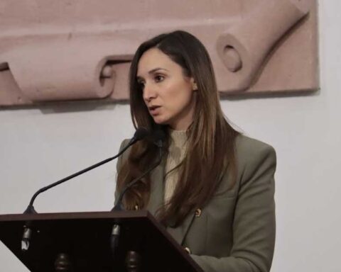 Edna Dávalos, diputada local de Coahuila, en tribuna.