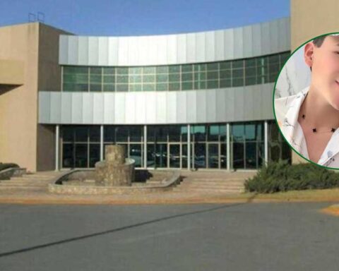 De fondo, la Fiscalía de Coahuila; en pequeño, una selfie de Chris Hernán.