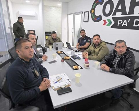 Alcalde Carlos Villarreal encabezando reunión de seguridad en Monclova.