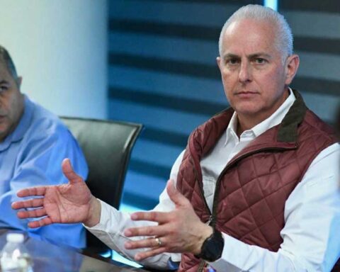 Román Cepeda, alcalde de Torreón, durante una reunión.