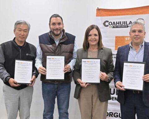 Alcalde de Monclova, director del ICATEC y representante de la empresa DUAL.