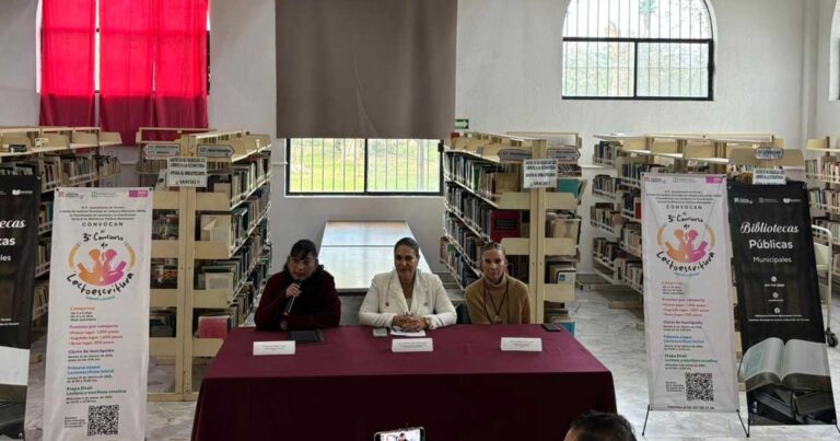Anuncio del concurso de Lectoescritura Infantil y Juvenil en una biblioteca de Torreón.