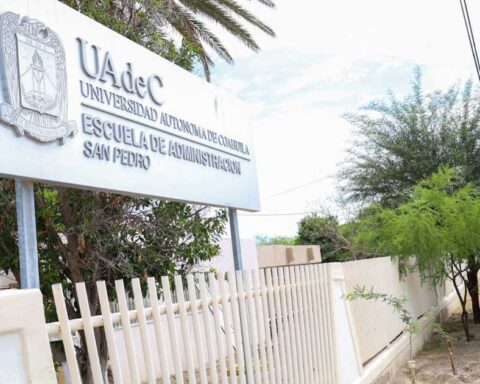 Fachada de la Escuela de Administración San Pedro de la UAdeC.