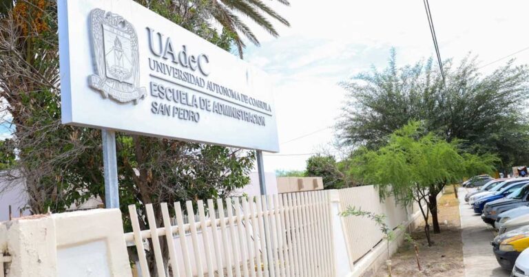 Fachada de la Escuela de Administración San Pedro de la UAdeC.