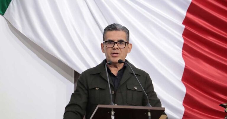 Diputado Jorge Valdés en tribuna.