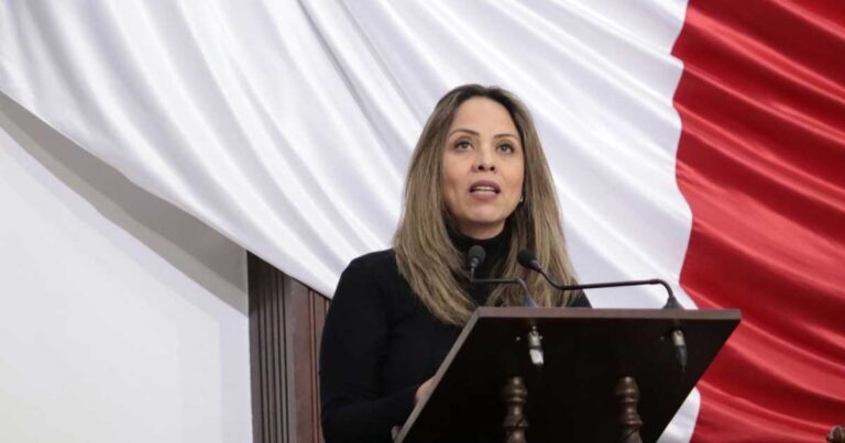 Zulmma Guerrero, diputada local de Coahuila, en tribuna.
