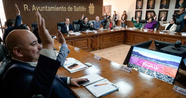 Cabildo de Saltillo aprobando.