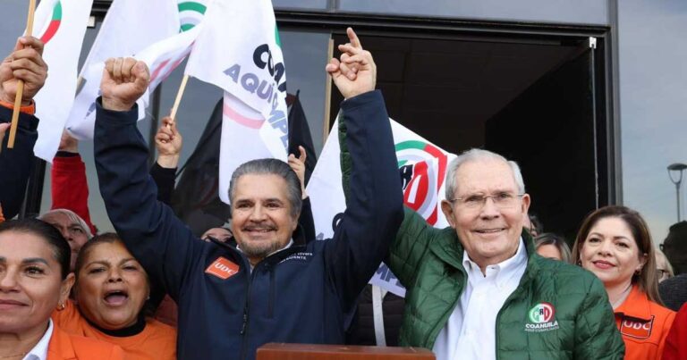 A la izquierda, Lenin Pérez; a la derecha, Carlos Robles; presidentes de UDC y PRI en Coahuila, respectivamente.