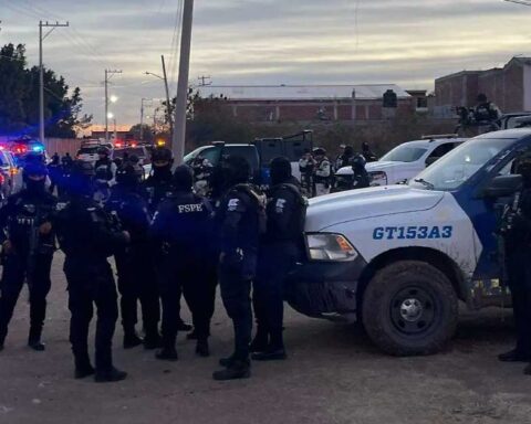 Policías y una patrulla en Guanajuato.