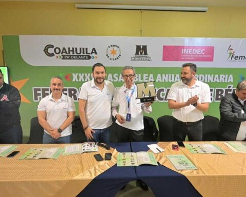 Inicio de la asamblea de la FEMEBE en Monclova.
