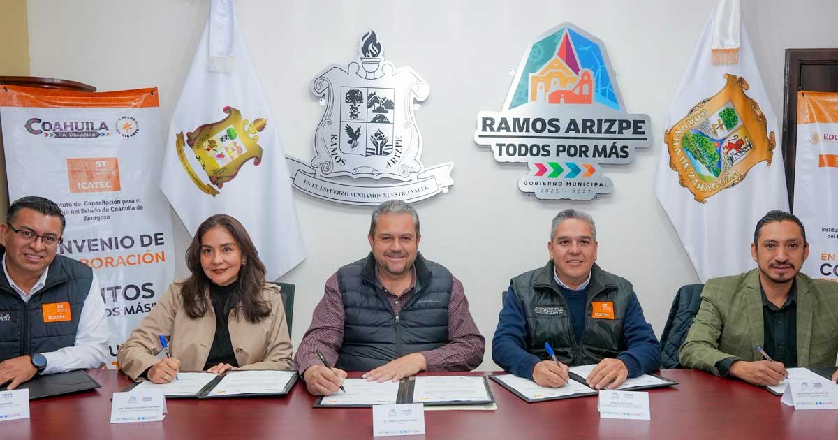 Firma de convenio con representanes del ICATEC, el DIF municipal y el gobierno de Ramos Arizpe.