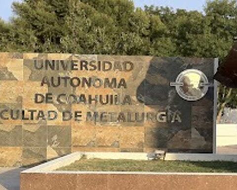 Exterior de la Facultad de Metalurgia de la UAdeC Unidad Norte.
