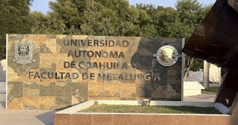 Exterior de la Facultad de Metalurgia de la UAdeC Unidad Norte.