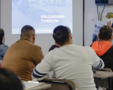 Asistentes al programa de Reeducación vial en Torreón.