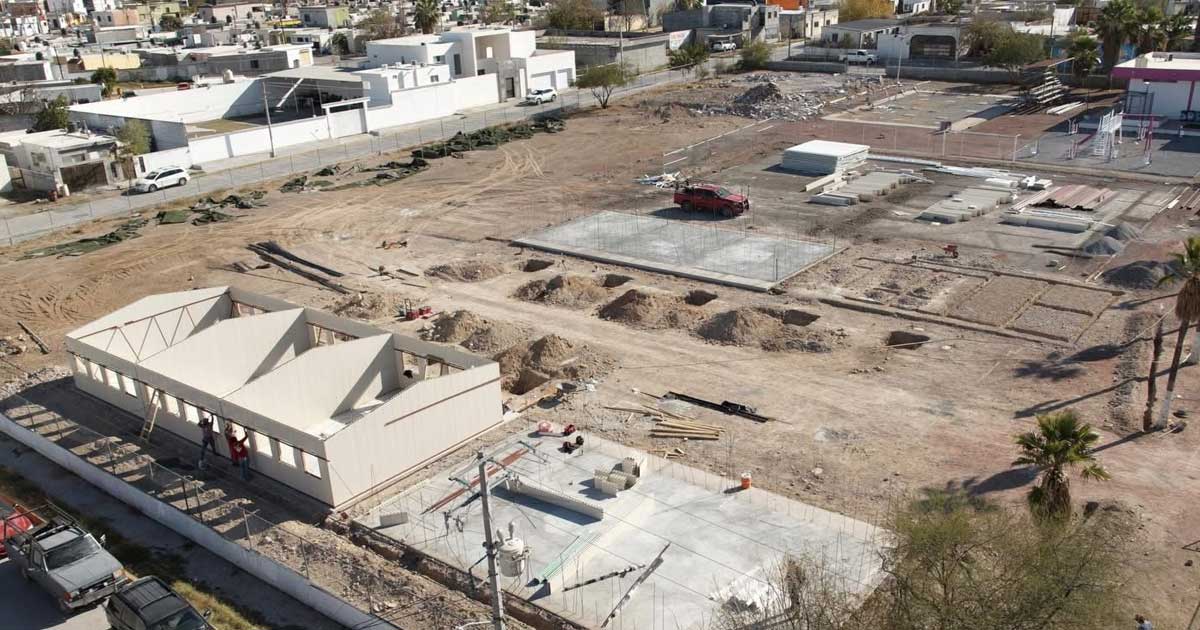 Vista aérea de la construcción de la nueva escuela en Monclova.