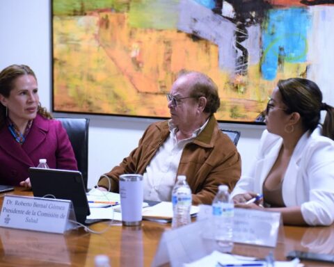 Director de Salud Municipal Roberto Gómez Bernal.