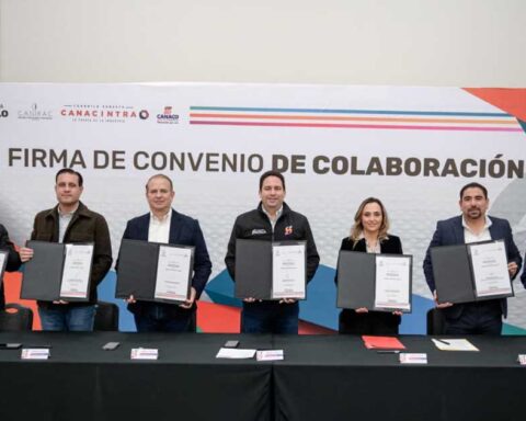 Firma de convenio Saltillo, Canacintra, Canaco y Canirac.