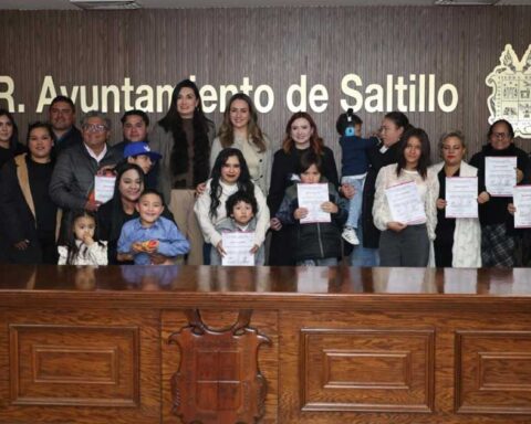 Los niños beneficiados con la hipoterapia gestionada por el gobierno de Saltillo.