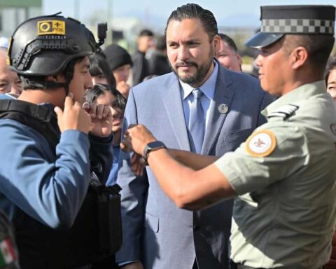 Alcalde Carlos Villarreal en ceremonia por el mes del Ejército Mexicano.