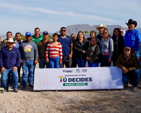 Habitantes de una comunidad en Ramos Arizpe.