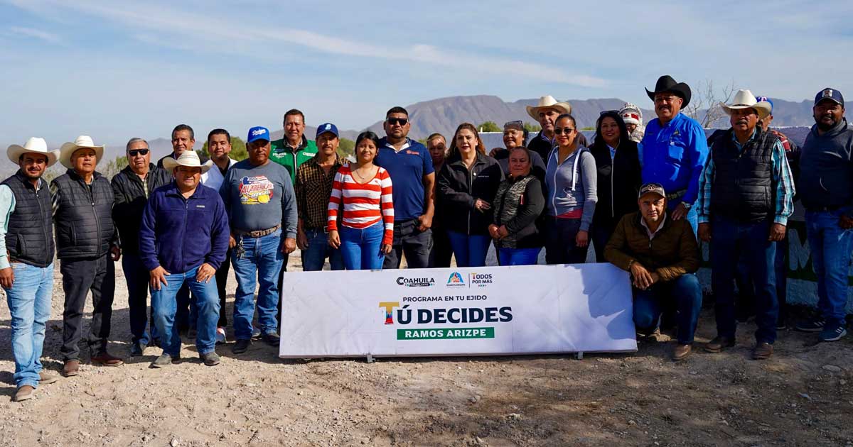 Habitantes de una comunidad en Ramos Arizpe.