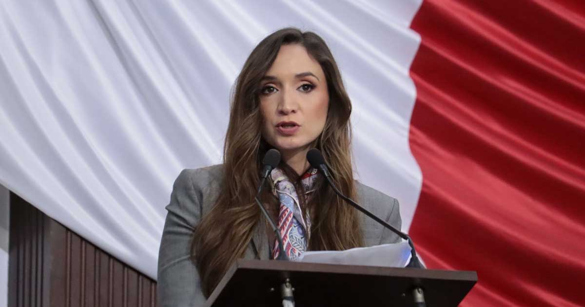 Edna Dávalos, diputada local de Coahuila, en tribuna.