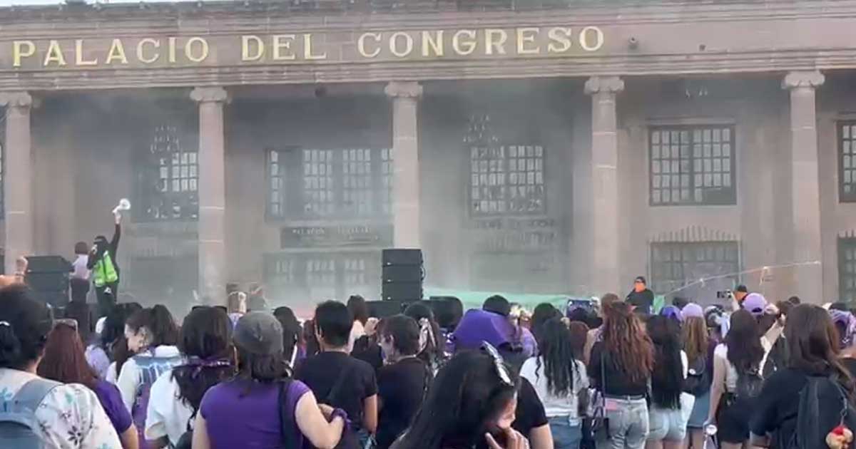 Manifestación del 8M en el Congreso de Coahuila.