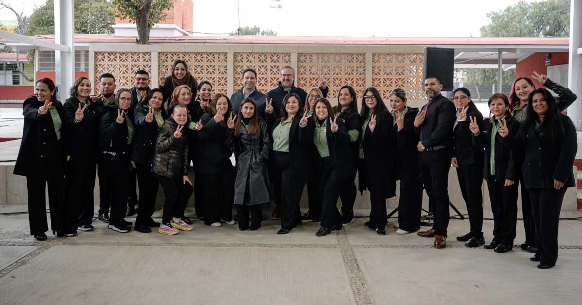 Entrega de techumbre en primaria de Saltillo.