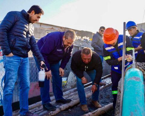 Alcalde de Ramos Arizpe Tomás Gutiérrez supervisando el Pozo Analco 3.