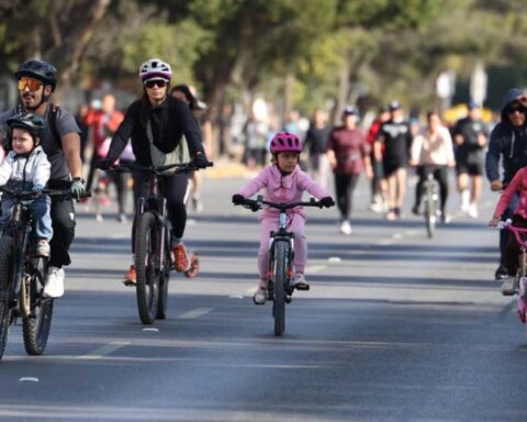 Personas asistiendo a la Ruta Recreativa en Saltillo.