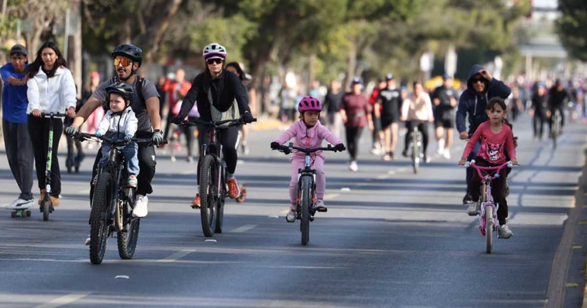 Personas asistiendo a la Ruta Recreativa en Saltillo.