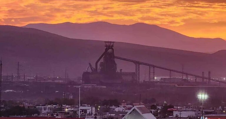 Foto panorámica de la empresa AHMSA.