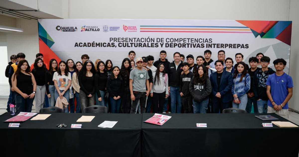Jóvenes durante la presentación del Torneo Interprepas en Saltillo.