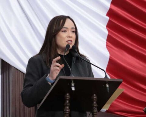 Blanca Lamas, diputada del PAN, en tribuna en el Congreso de Coahuila.