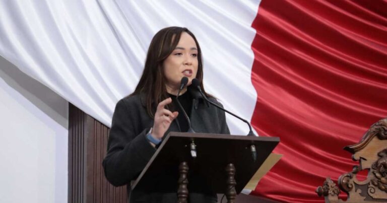 Blanca Lamas, diputada del PAN, en tribuna en el Congreso de Coahuila.