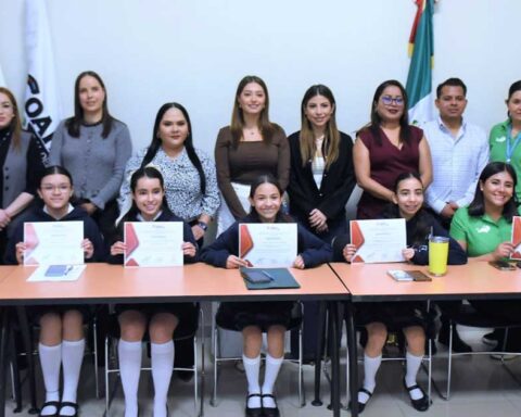 Estudiantes del Instituto Sanford en Torreón que presentaron proyectos de ciencia.