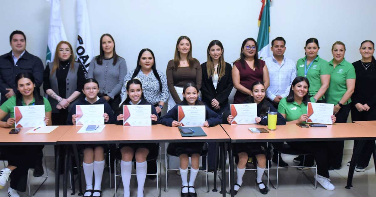 Estudiantes del Instituto Sanford en Torreón que presentaron proyectos de ciencia.