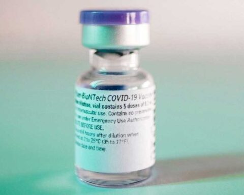 Dosis de la vacuna de Pfizer contra el COVID-19.