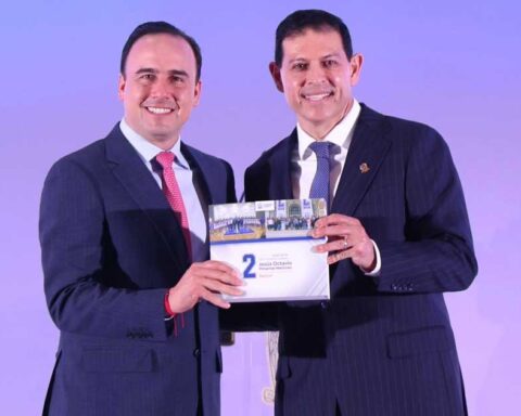 El gobernador de Coahuila Manolo Jiménez y el rector de la UAdeC Octavio Pimentel.