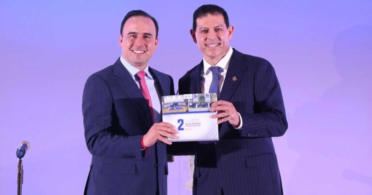 El gobernador de Coahuila Manolo Jiménez y el rector de la UAdeC Octavio Pimentel.