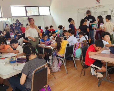 Niños en artes.