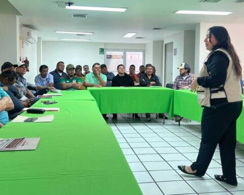 Transportistas recibiendo una capacitación del IMM Torreón.