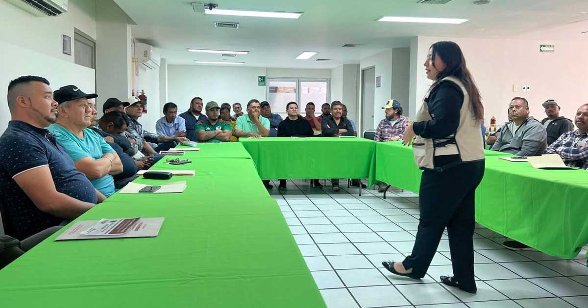Transportistas recibiendo una capacitación del IMM Torreón.