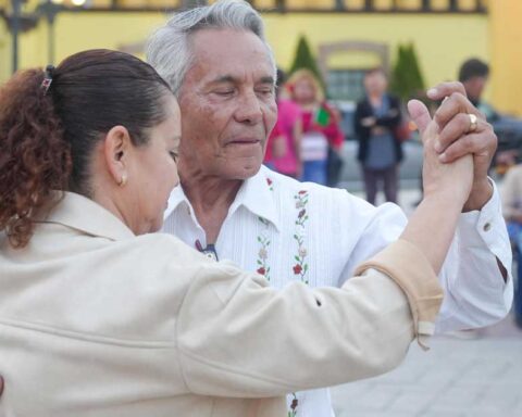 Tardes de Danzón para los adultos mayores en Ramos Arizpe.