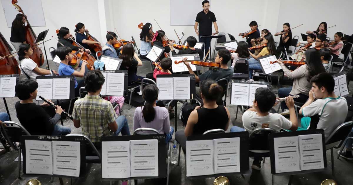 Niñas y niños de a Orquesta y Coro Esperanza Azteca en Saltillo.