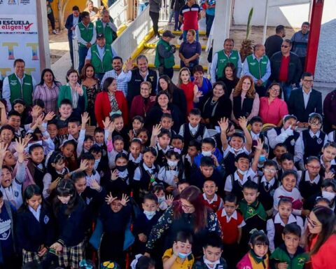 Niños de primaria en Ramos Arizpe.