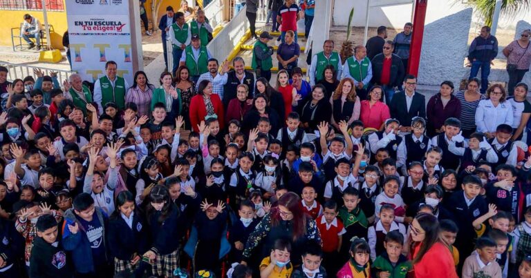 Niños de primaria en Ramos Arizpe.
