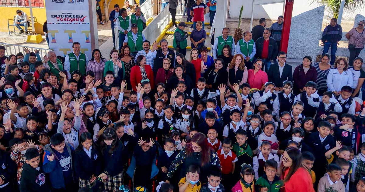 Niños de primaria en Ramos Arizpe.