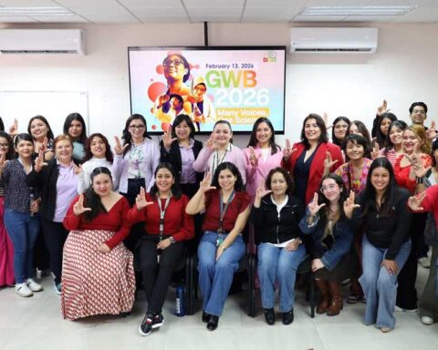 Investigadoras y estudiantes de la UAdeC.
