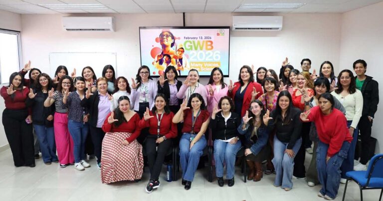 Investigadoras y estudiantes de la UAdeC.
